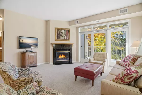 Edina, MN 55436,5250 Grandview SQ #2311