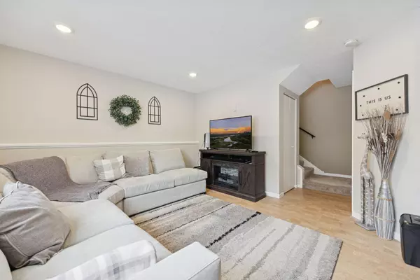 Maple Grove, MN 55311,7087 Merrimac LN N