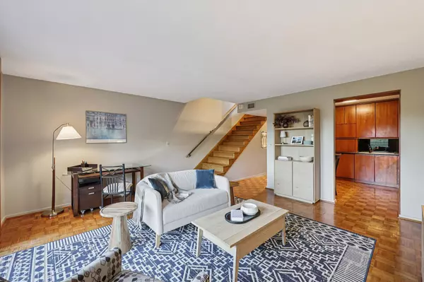 Minneapolis, MN 55403,1200 Nicollet MALL #426