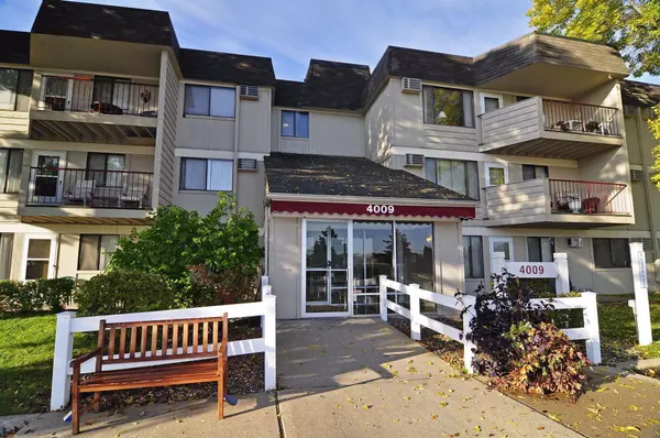 4009 Heritage Hills DR #202, Bloomington, MN 55437