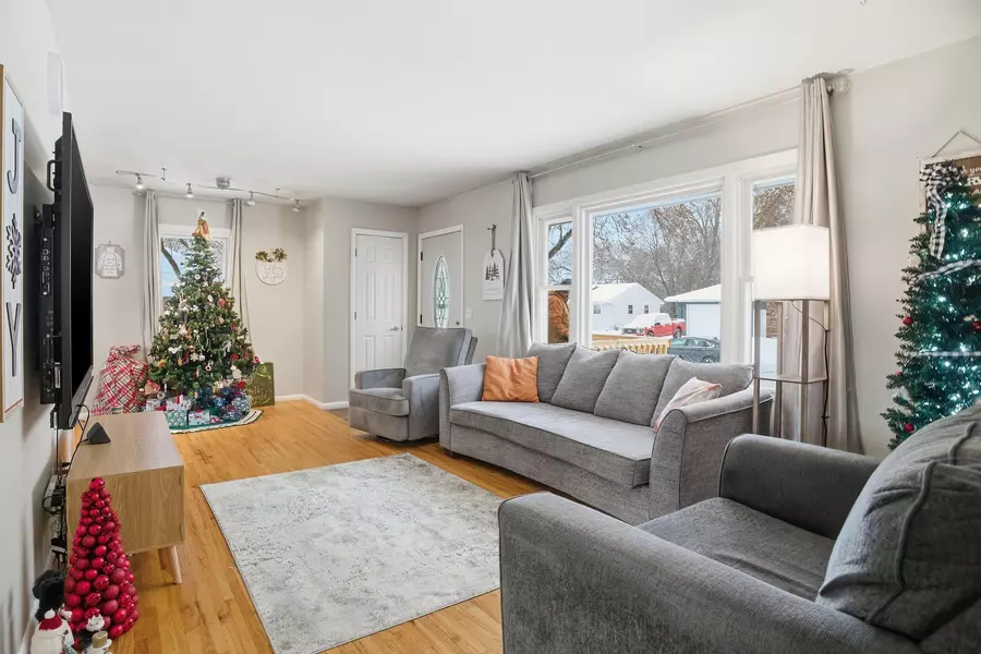 6110 Regent AVE N, Brooklyn Center, MN 55429