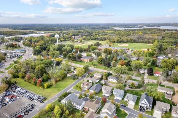 Maple Plain, MN 55359,5029 Oak ST