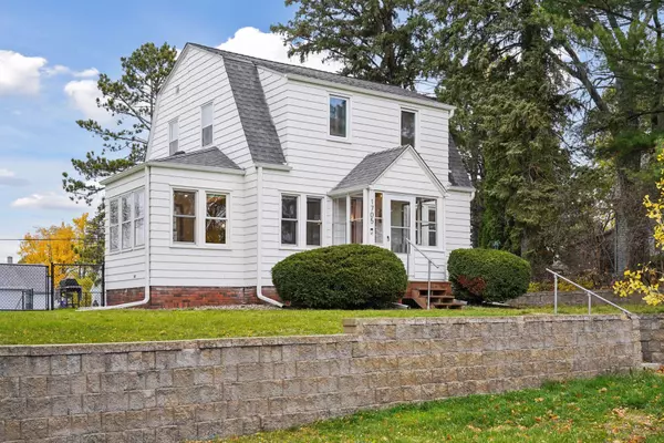 Saint Paul, MN 55106,1705 Ivy AVE E