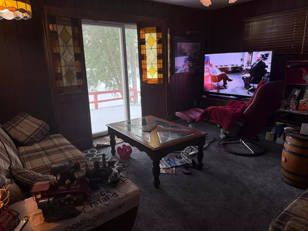 Ellendale, MN 56026,203 8th AVE W