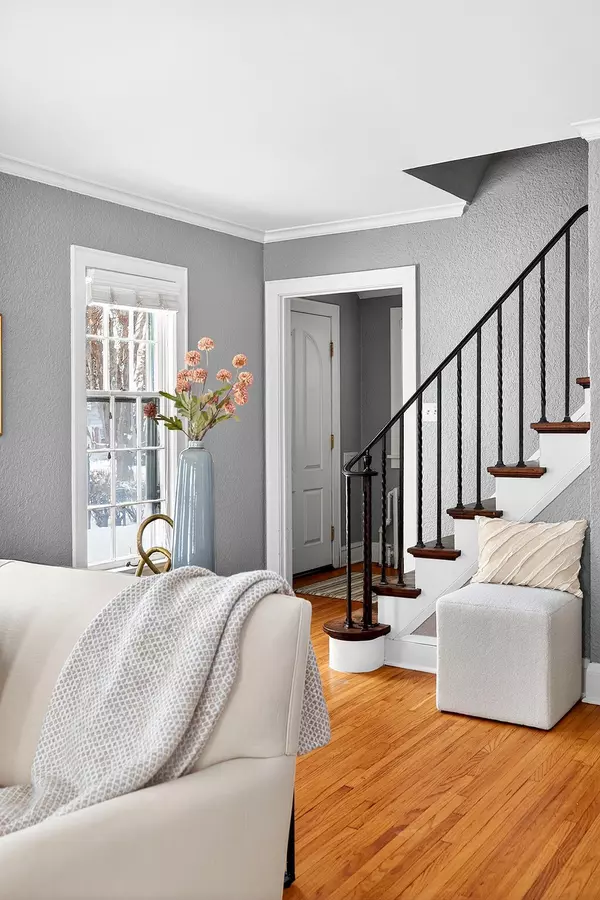 Saint Paul, MN 55116,1589 Hillcrest AVE