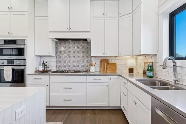 Minnetonka, MN 55343,5754 Shady Oak RD S #1