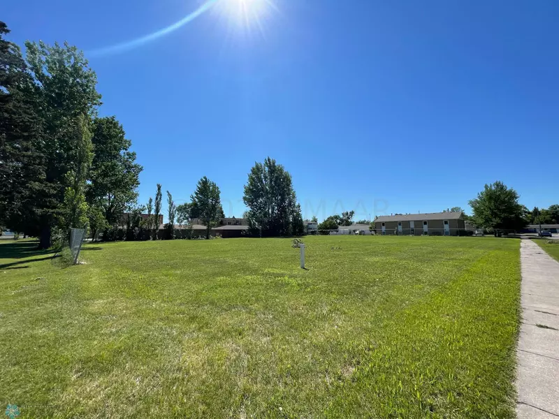 1014 19TH ST S, Moorhead, MN 56560