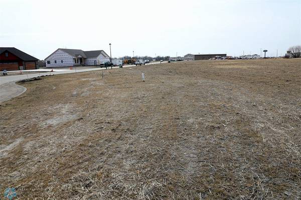 1848 MAGNOLIA CT, Wahpeton, ND 58075