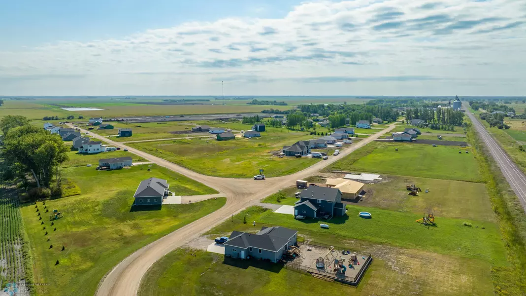 606 LORRAINE WAY, Colfax, ND 58018