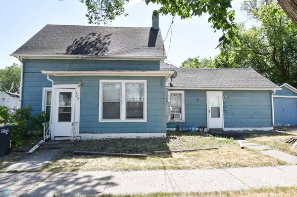 Fargo, ND 58102,924 7TH ST N