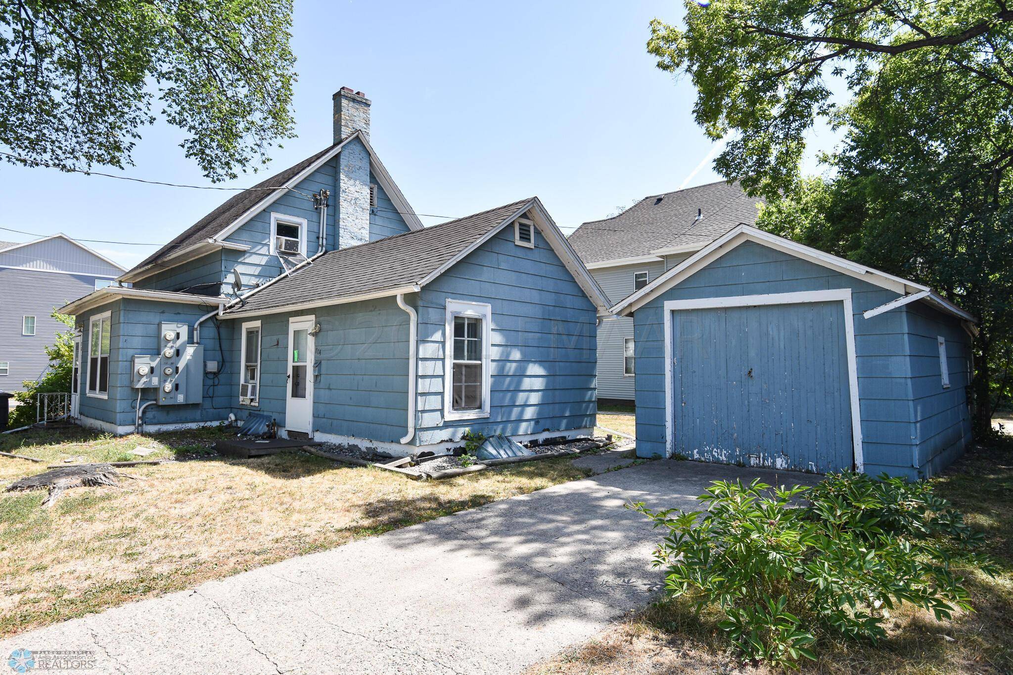 Fargo, ND 58102,924 7TH ST N