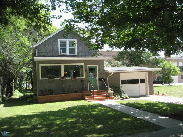 Fargo, ND 58103,1404 7TH ST S