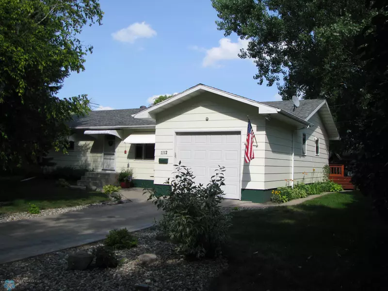 1112 8TH ST N, Moorhead, MN 56560