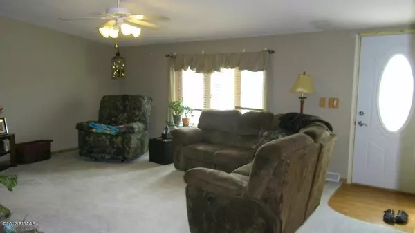 Gwinner, ND 58040,503 5TH ST NW