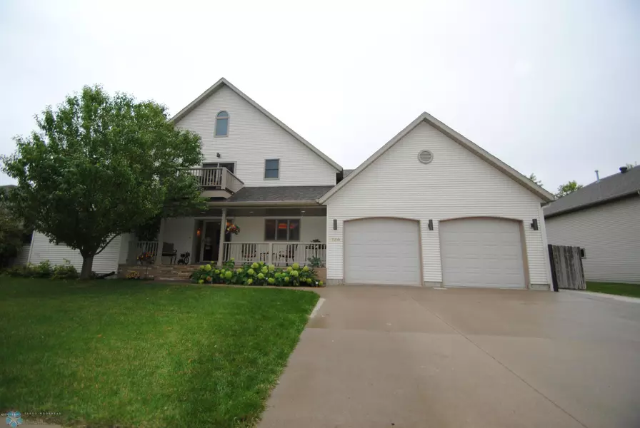 1750 CHARLESWOOD, West Fargo, ND 58078