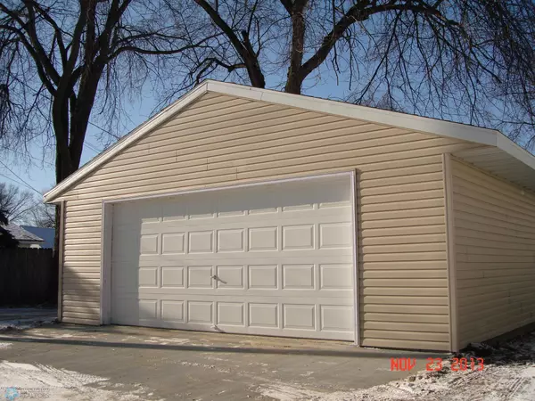 Fargo, ND 58102,1409 12TH ST N