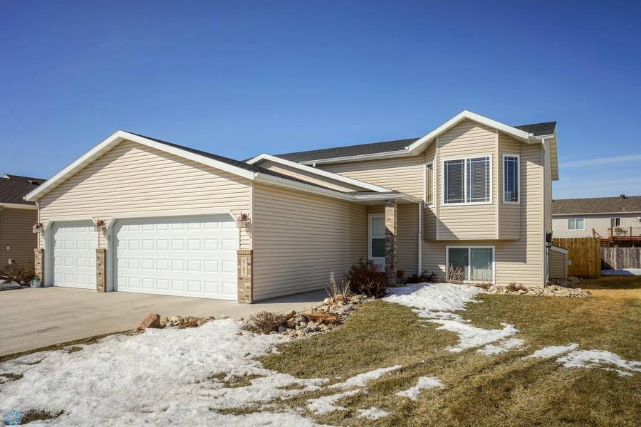 742 18TH AVE W, West Fargo, ND 58078