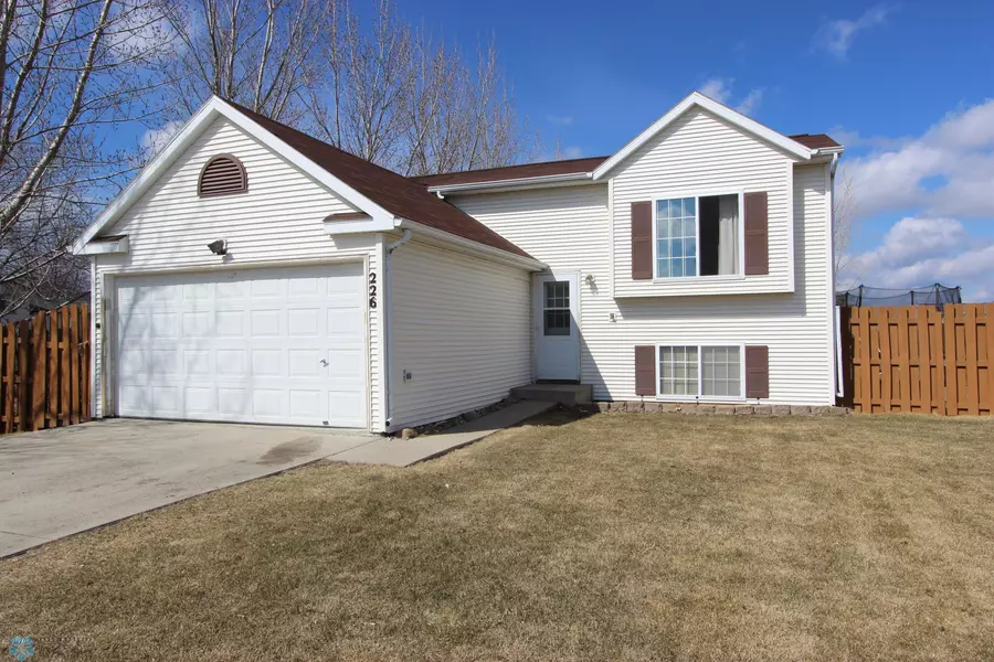 226 PINEWOOD BLVD NW, West Fargo, ND 58102