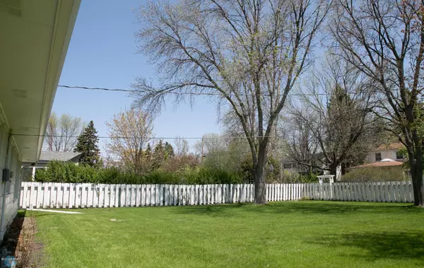Fargo, ND 58102,1237 OAK ST N