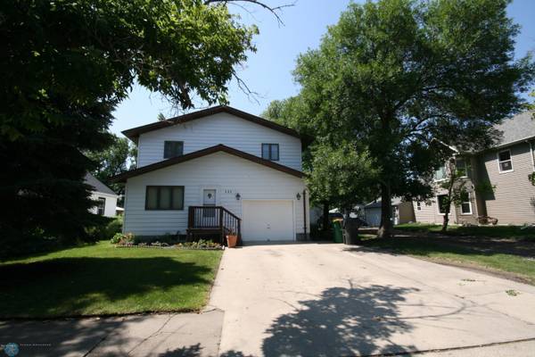 111 1ST ST NW, Hillsboro, ND 58045