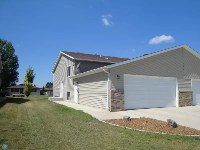 3427 15TH ST S, Moorhead, MN 56560