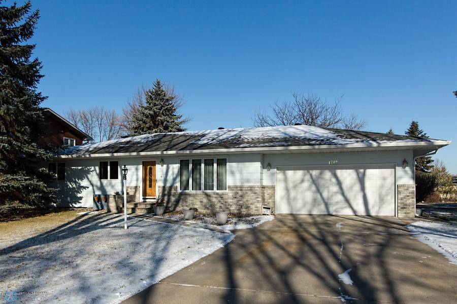 1706 27TH AVE S, Moorhead, MN 56560