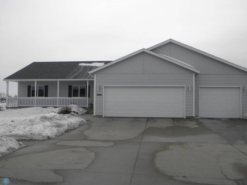 1006 WESTWYND DR, West Fargo, ND 58078