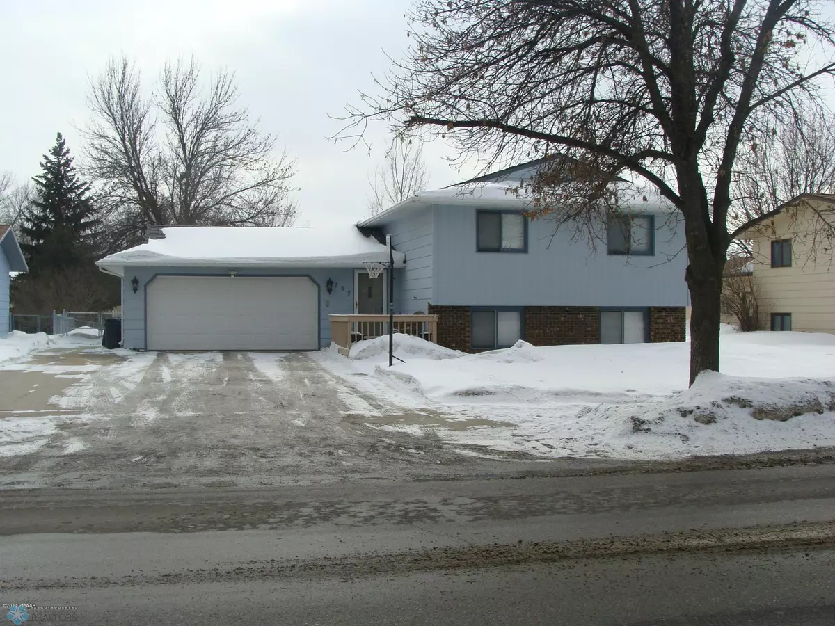 West Fargo, ND 58078,707 7TH AVE E