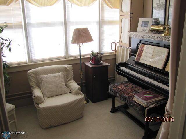 Enderlin, ND 58027,406 3RD AVE