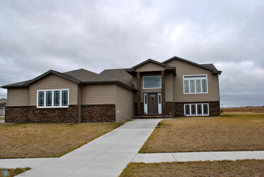 732 35 AVE E, West Fargo, ND 58078