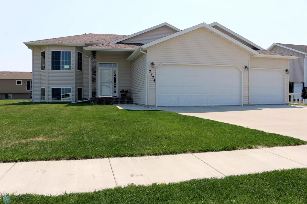 Fargo, ND 58104,2724 UMBER CT S
