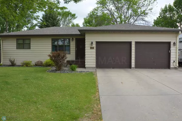 2208 24 AVE S, Fargo, ND 58103