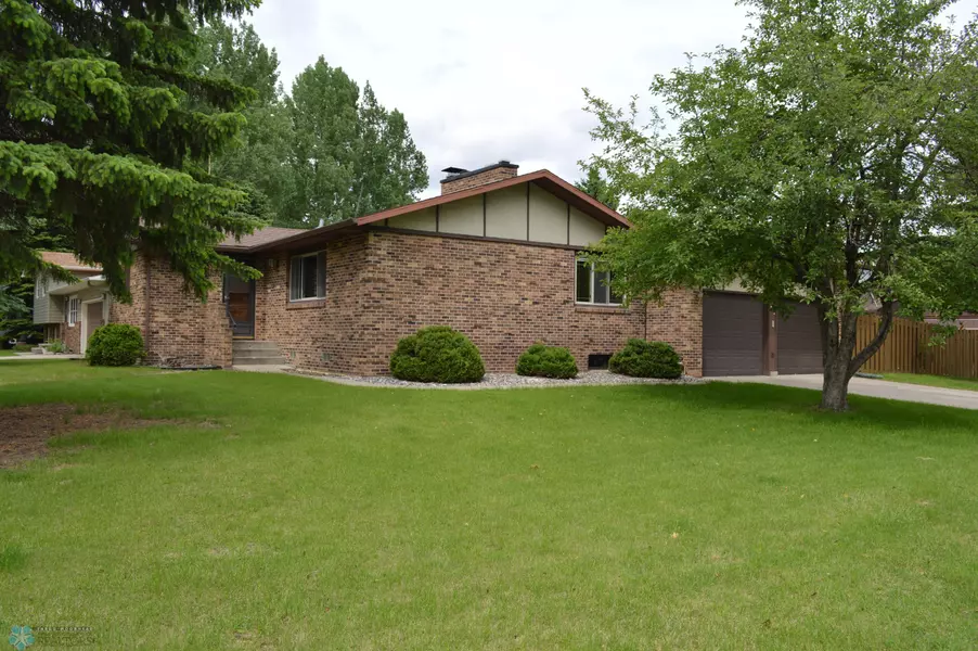 442 HORN AVE S, Moorhead, MN 56560