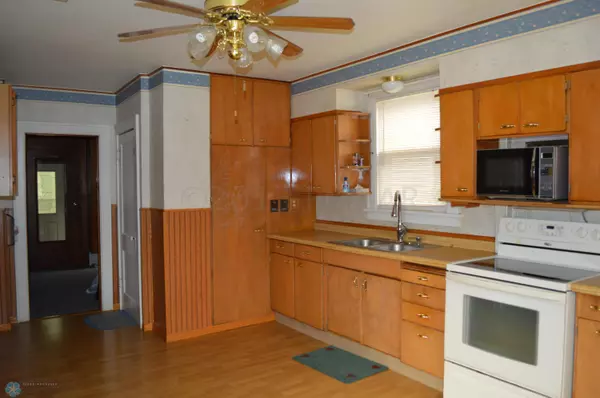 Fargo, ND 58102,707 OAK ST N
