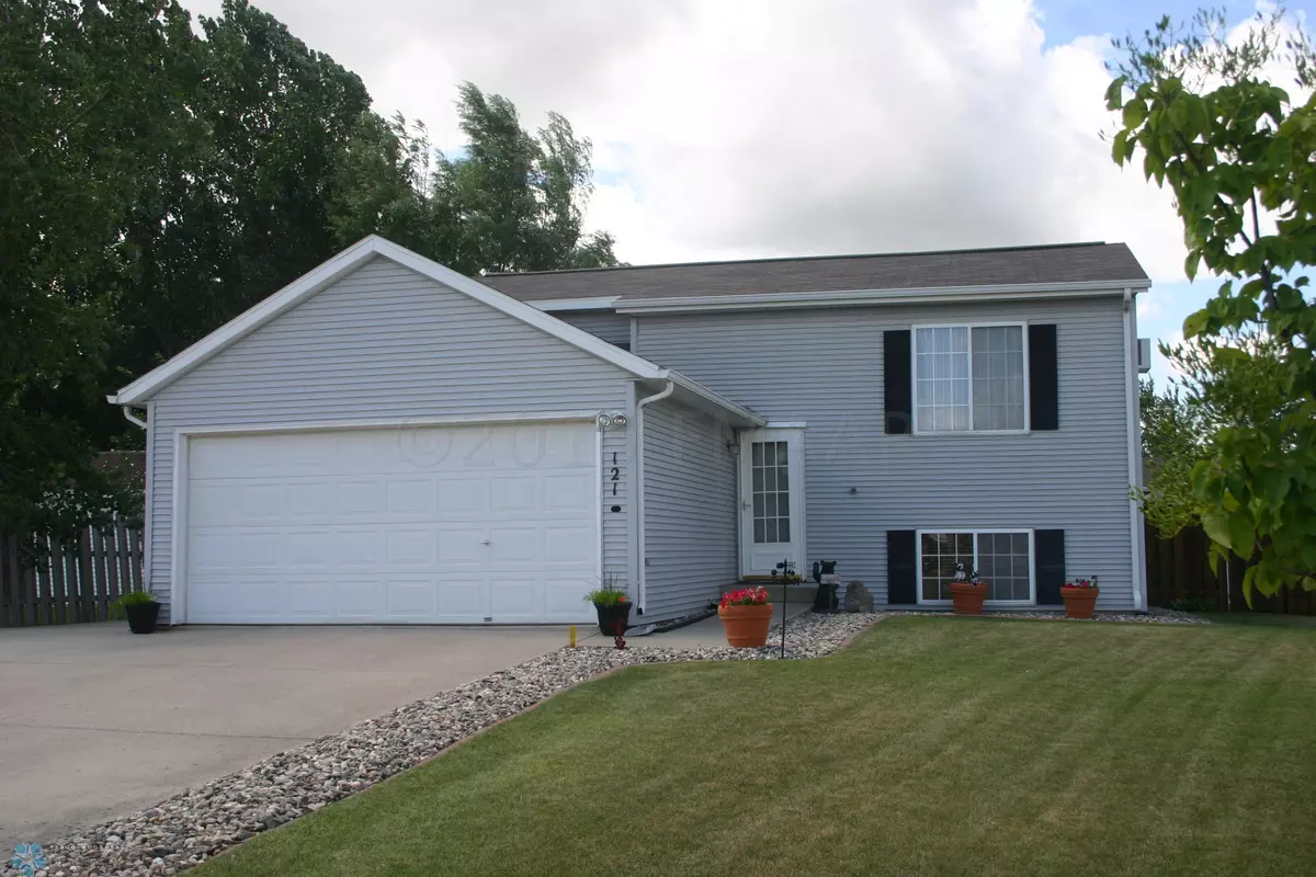 West Fargo, ND 58078,121 EVERGREEN CIR