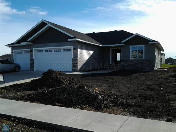 6197 MAPLE VALLEY DR S, Fargo, ND 58104