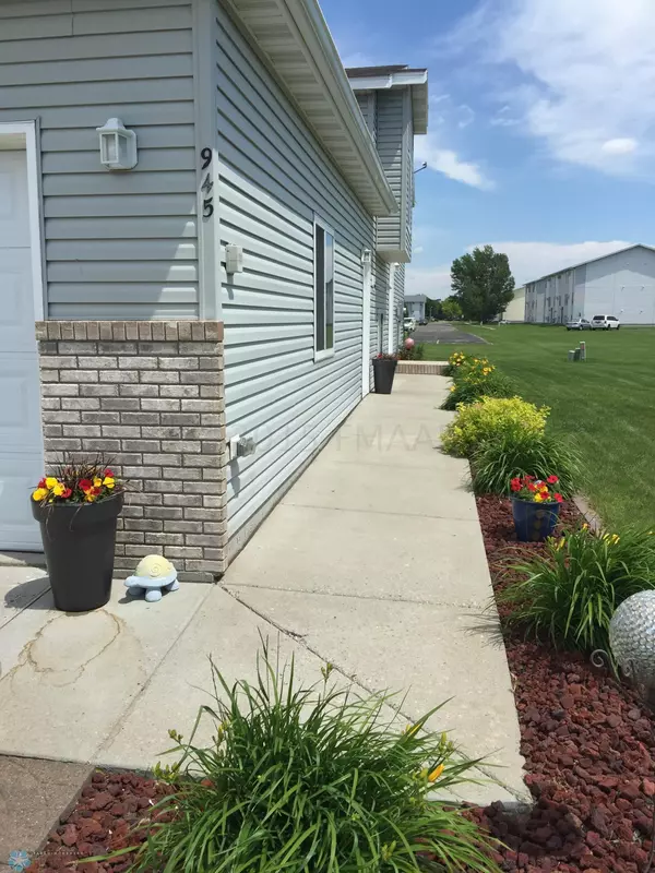West Fargo, ND 58078,945 11 ST W
