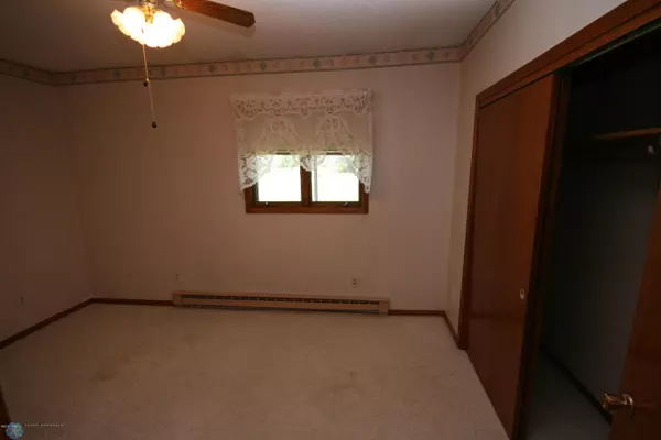 Hillsboro, ND 58045,122 7TH AVE NW