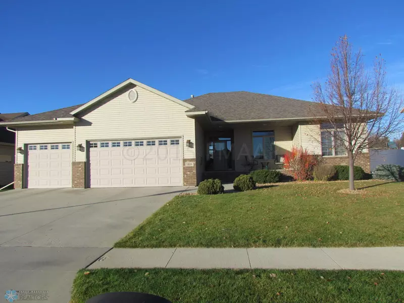 1606 3RD ST W, West Fargo, ND 58078
