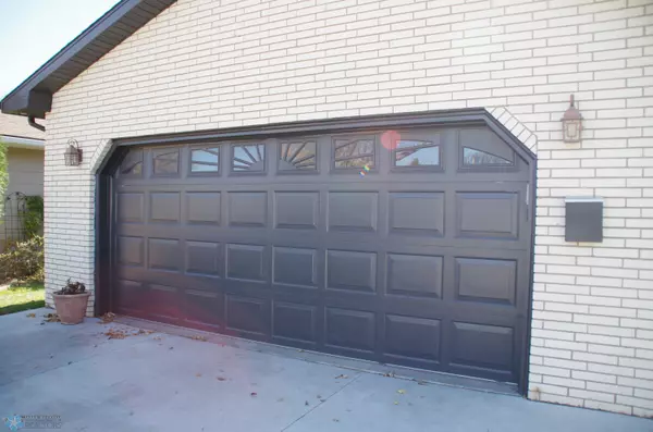 Fargo, ND 58102,334 28 AVE N