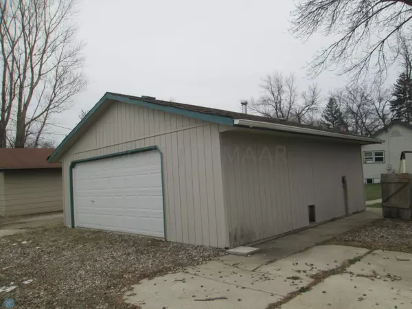 West Fargo, ND 58078,122 2 AVE W