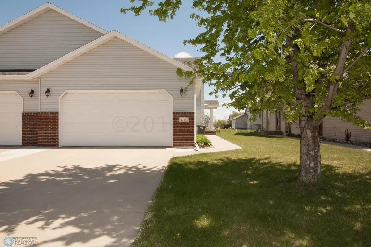 Fargo, ND 58103,2714 WHEATLAND DR S