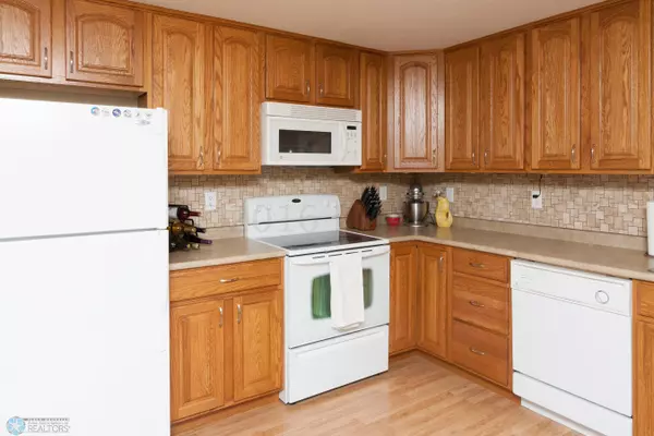 Fargo, ND 58103,1813 28 AVE S