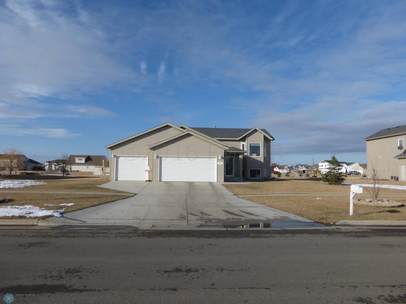 424 SEDONA DR S, West Fargo, ND 58078