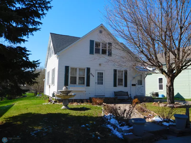 609 FRONT ST W, Detroit Lakes, MN 56501