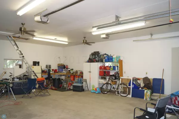 Fargo, ND 58103,1529 2 AVE S