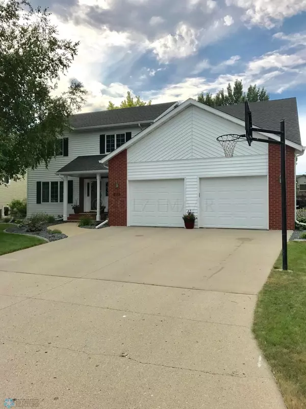 4214 RIVERSHORE DR S, Moorhead, MN 56560