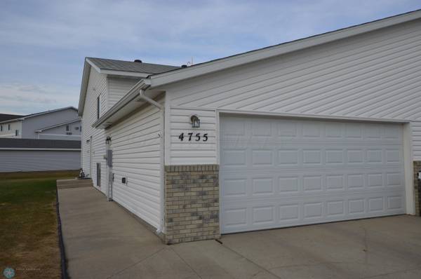 4755 TOWNSITE PL S, Fargo, ND 58104