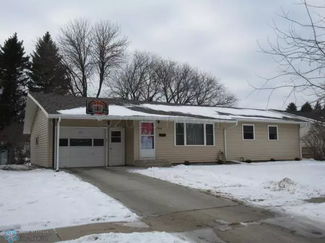 509 CEDAR LN, Moorhead, MN 56560