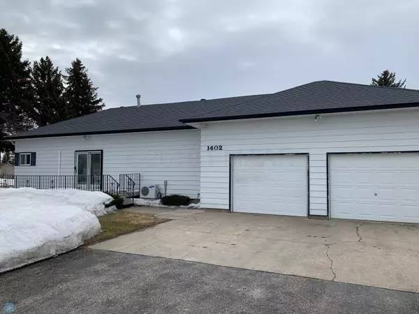 1402 64 AVE S, Fargo, ND 58104